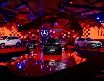 Sự kiện LiveRARE của Mercedes-Benz tại TP.HCM quy tụ dàn xe sang trị giá gần 100 tỷ đồng, nổi bật với hai phiên bản GLS mới và màn kết hợp thời trang độc đáo. Đặc biệt, khách hàng mua xe trong tháng 7/2025 sẽ nhận ưu đãi bảo hiểm Liberty và quà tặng bảo dưỡng hấp dẫn. Chương trình đánh dấu hợp tác chiến lược giữa Liberty và Mercedes-Benz từ 2018, mang lại trải nghiệm đẳng cấp cho chủ sở hữu xe sang tại Việt Nam.