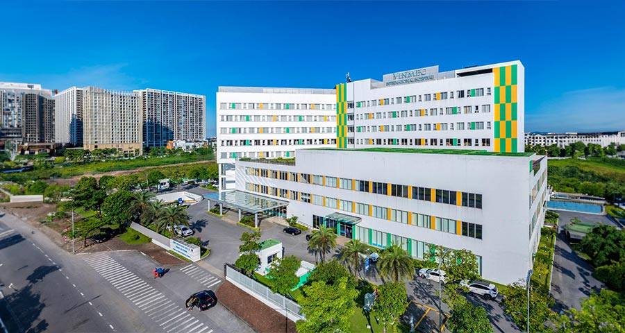 Bảo hiểm sức khỏe Liberty HealthCare 2025 mang đến hệ thống bệnh viện liên kết rộng khắp, bảo lãnh viện phí trực tiếp, không cần tạm ứng. Khách hàng được lựa chọn nhiều gói quyền lợi linh hoạt, từ điều trị nội trú đến ngoại trú.